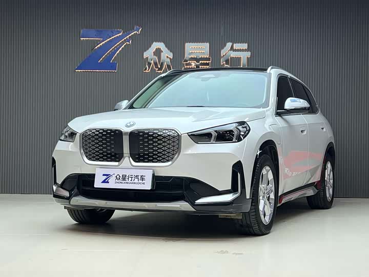 BMW iX1 2023 eDrive25L X design package
