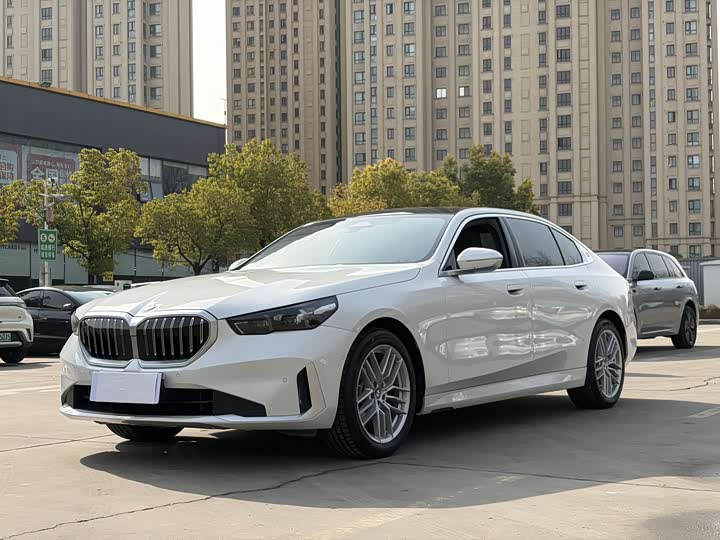 BMW 5 Series 2024 model 525Li luxury package