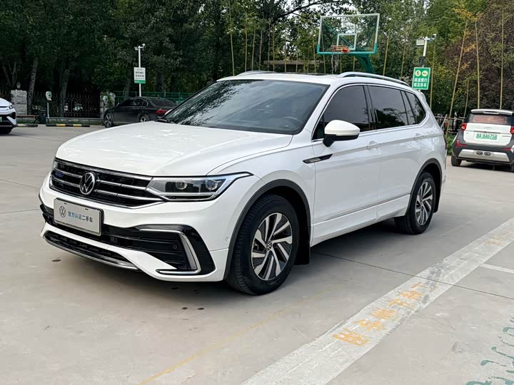 2022 Tiguan LPlug-in Hybrid 2022 Model 430PHEV Plug-in HybridPremium Edition