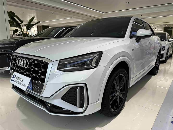 2022 AudiQ2L 2022 Model 35 TFSI aggressive and dynamic model