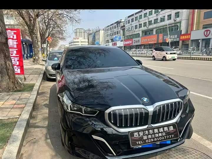2024 BMW 5 Series 2024 525Li Luxury Package