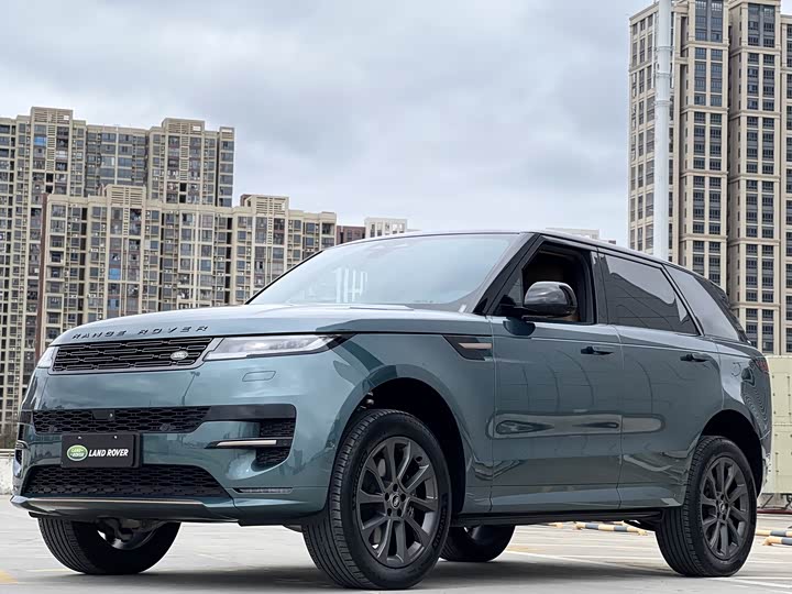 Range Rover Sport 2023 model 400PS Dynamic SE