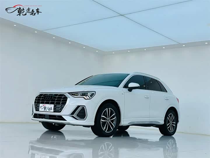 2022 AudiQ3 2022 Model 35 TFSI aggressive and dynamic model