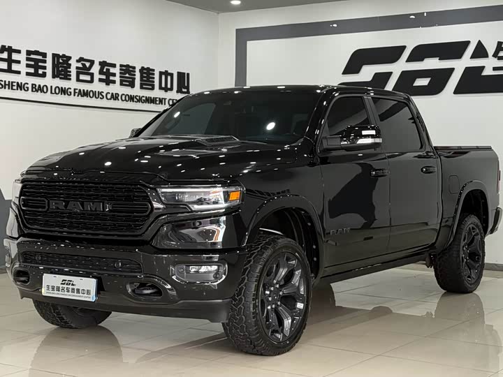 2022 RAM 1500 5.7L Night Edition