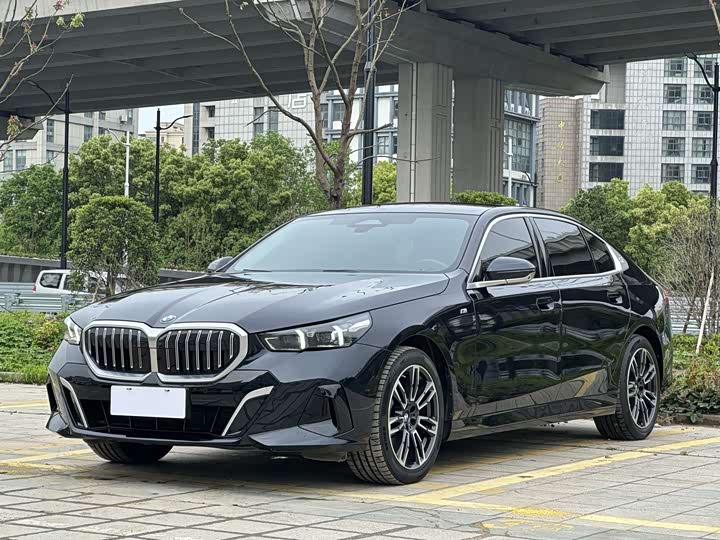 2024 BMW 5 Series 2024 530Li Leading M Sports Package