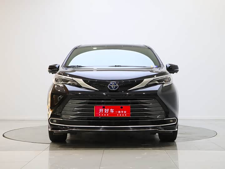 SIENNA 2023 model 2.5L hybrid premium version