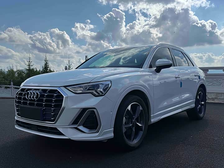 Audi Q3 2022 35 TFSI Fashionable and Dynamic