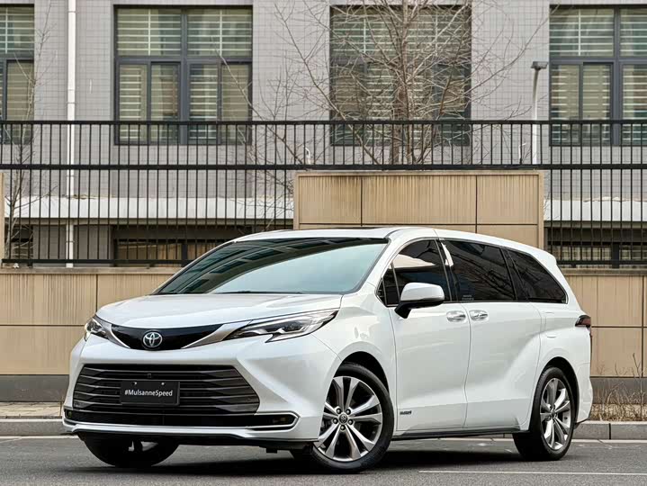 2024 SIENNA 2023 2.5L Hybrid Premium Edition