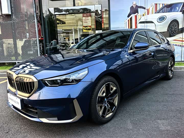 2024 BMW 5 Series 2024 525Li Luxury Package