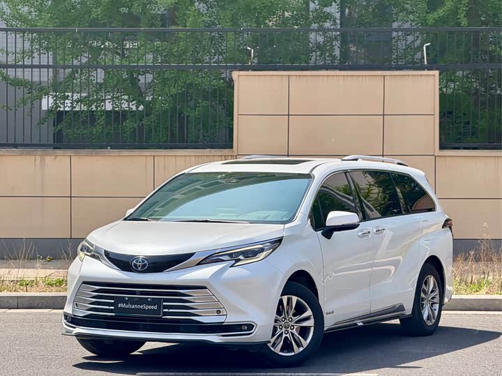 2022 SIENNA 2021 2.5L Hybrid Platinum Edition