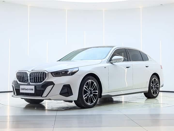 BMW 5 Series 2024 model 530Li leading model M sports package