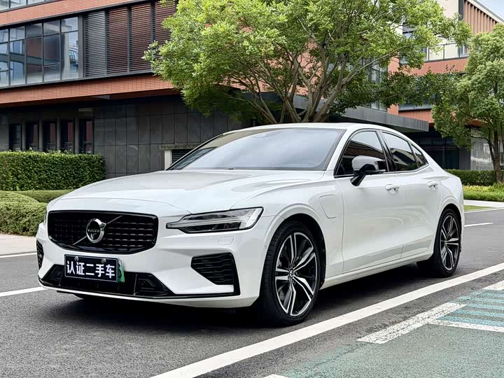 Volvo S60 plug-in hybrid 2020 model T8 E-drive hybrid four-wheel drive Zhiya sports version