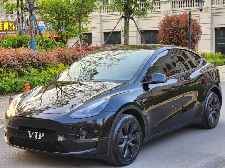 2024 Model Y 2023 long-range all-wheel drive version
