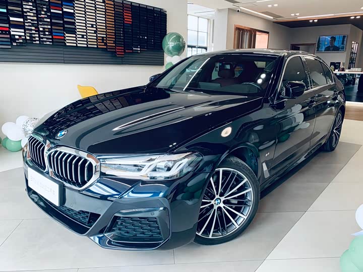 2022 BMW 5 Series 2022 530Li Leading M Sports Package