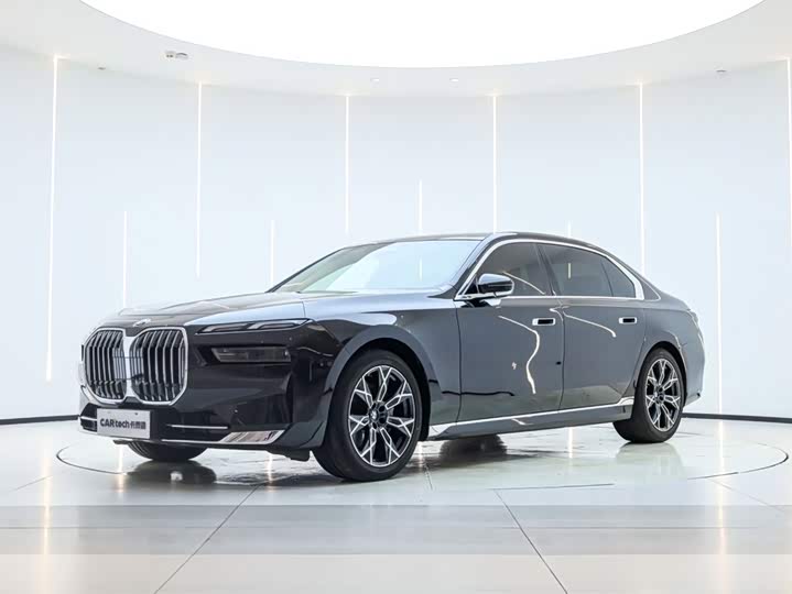 7 2023 Model 735Li Luxury
