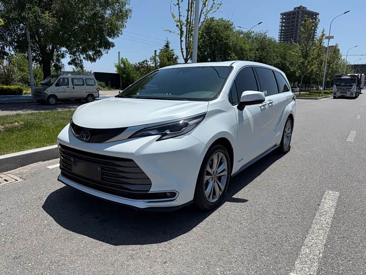 SIENNA 2021 2.5L Hybrid Premium Edition