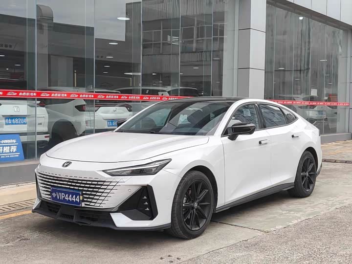 Changan UNI-V 2022 1.5T ZunGui Edition