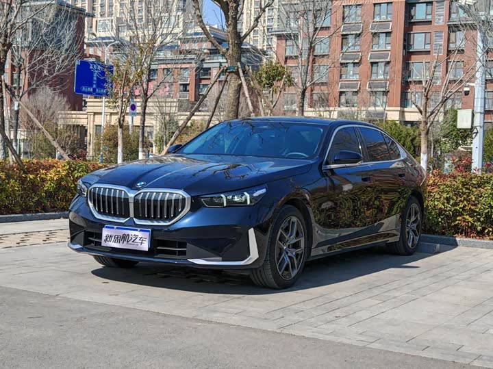 2024 BMW 5 Series 2024 530Li Leading Luxury Package