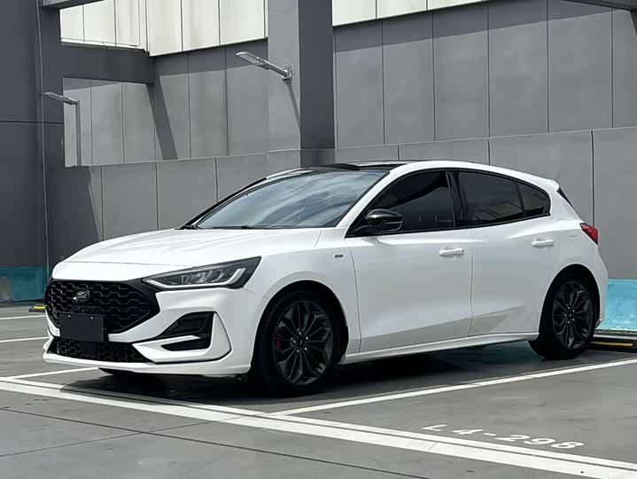 2022 Focus 2022 Hatchback EcoBoost 180 Automatic ST Line