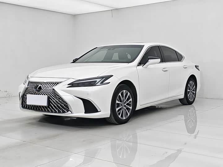 Lexus ES 2025 200 Exclusive Edition