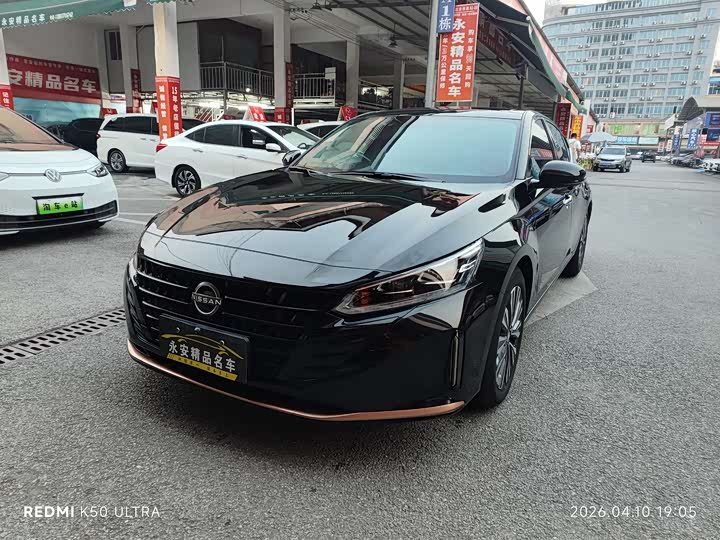 2024 Altima 2024 2.0L SV Black Gold Edition