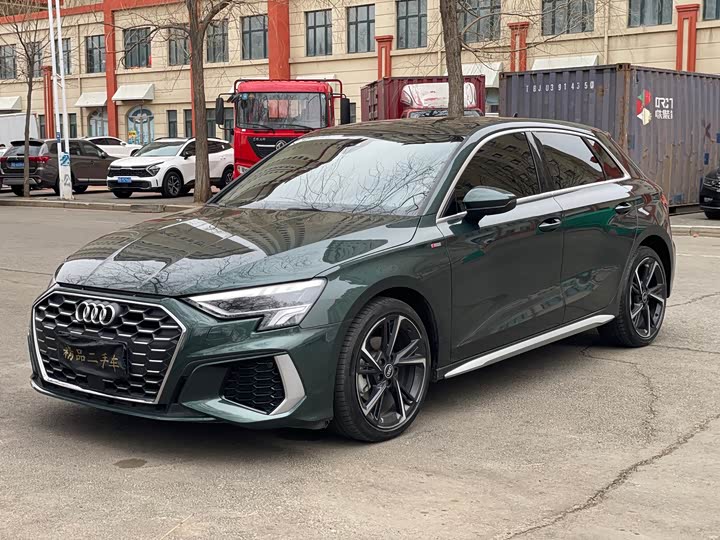 2022 Audi A3 2022 Sportback 35 TFSI stylish and sporty