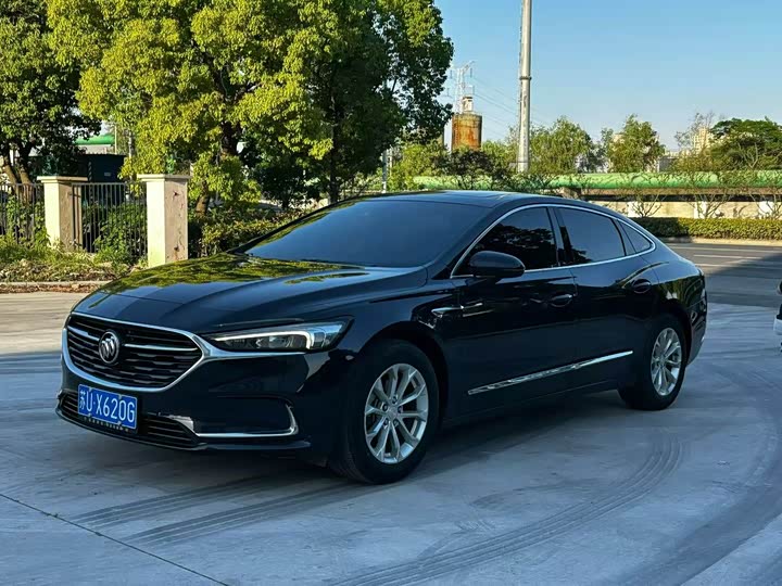 LaCrosse 2022 552T luxury model