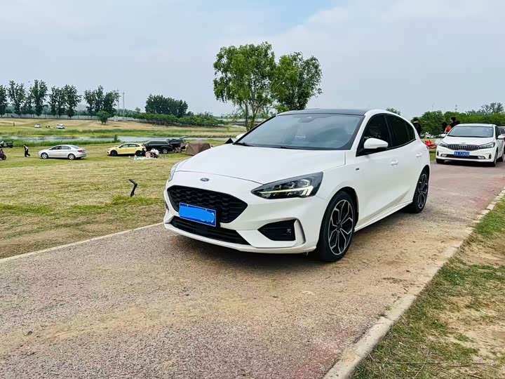2021 Focus 2021 Hatchback EcoBoost 180 Automatic ST Line