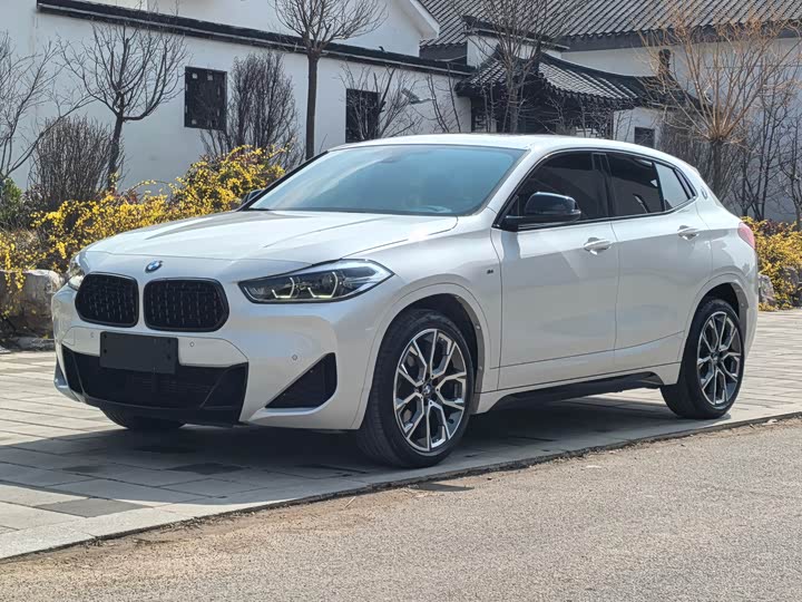 2022 BMW X2 2022 sDrive25i Night Edition