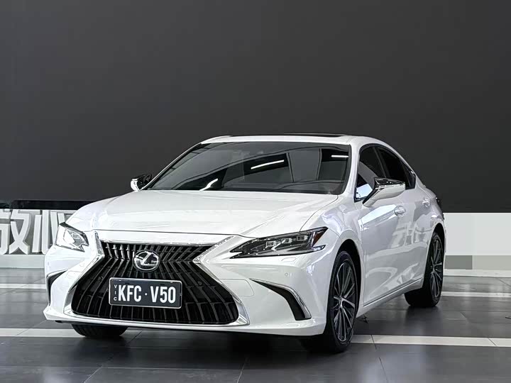 2022 Lexus ES 2021 300h Premium Edition