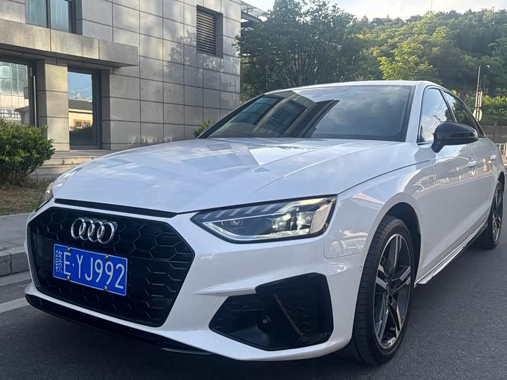 2022 Audi A4L 2022 40 TFSI luxury and elegant model