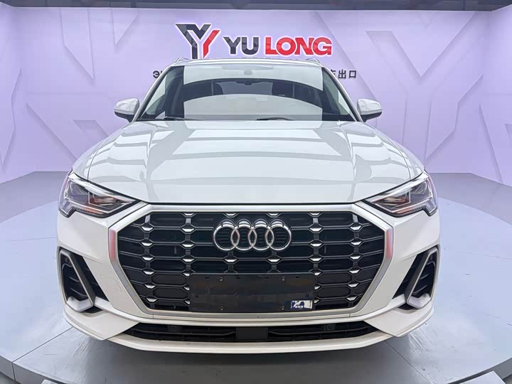 2022 Audi Q3 2022 35 TFSI aggressive and dynamic