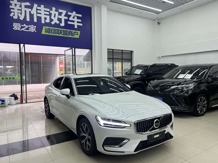 Volvo S60 2025 B4 Zhiyi Luxury Edition