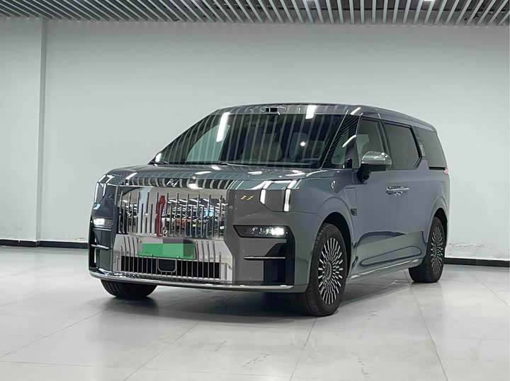Zeekr 009 2024 6-Seater Executive AWD 108kWh