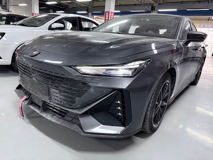 Changan UNI-V 2022 1.5T Smart Pilot Edition