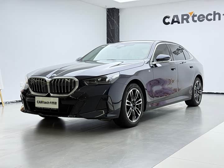 2025 BMW 5 Series 2025 530Li Leading M Sports Package