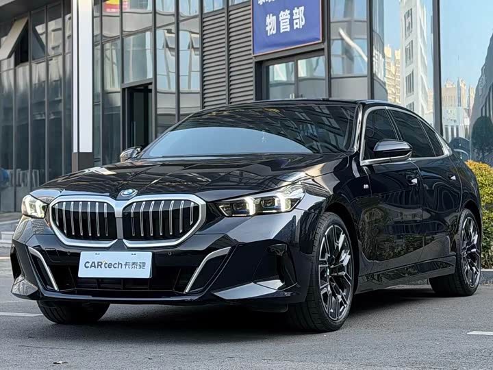 2026 BMW 5 Series 2025 530Li Exclusive M Sports Package