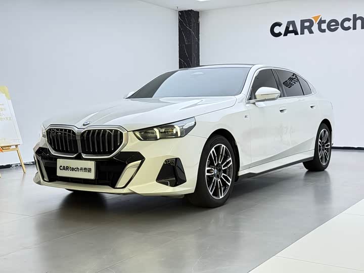 2024 BMW 5 Series 2024 530Li Leading M Sports Package
