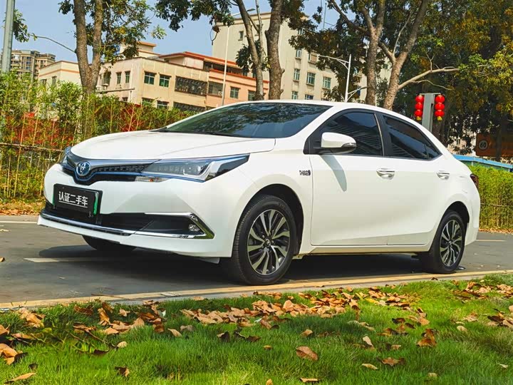 Corolla Plug-in Hybrid 2019 1.8L E-CVT Leading Edition