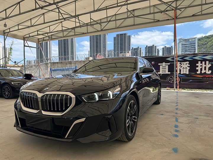 2024 BMW 5 Series 2024 525Li M Sports Package