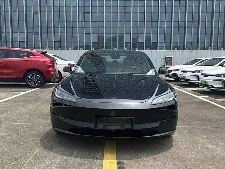 2026 Model 3 2025 rear-wheel drive version