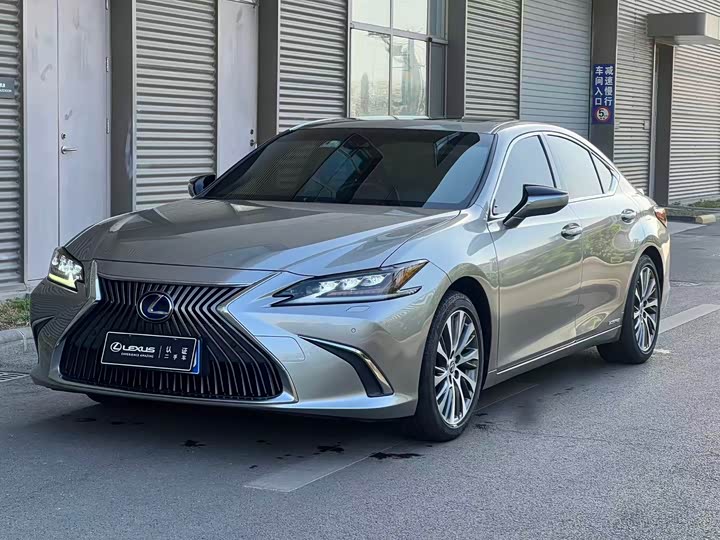 2021 LexusES 2020 Model 300h Premium Edition