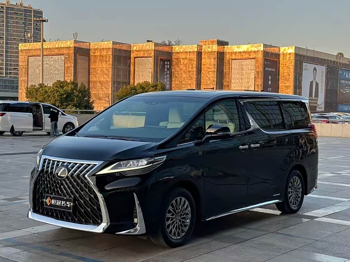 2022 Lexus LM 2020 300h four-seat Royal Edition