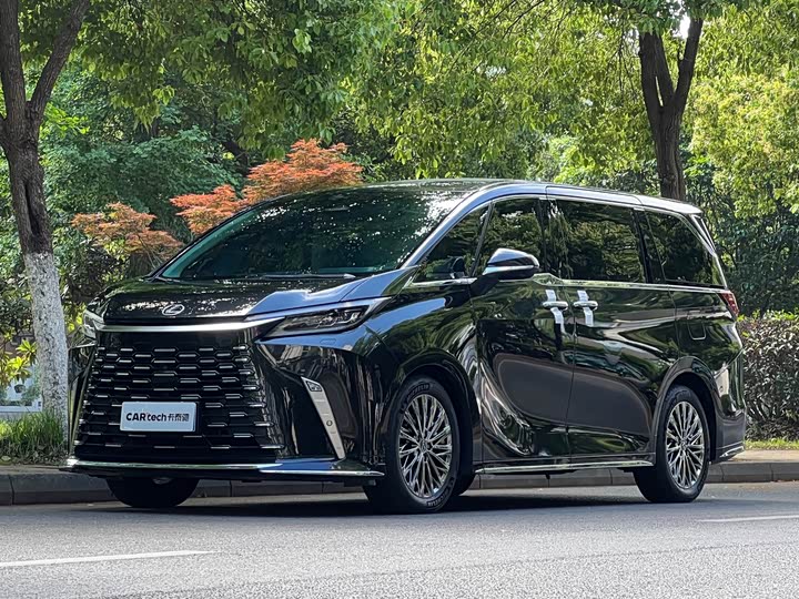 2025 Lexus LM 2023 500h six-seater premium version