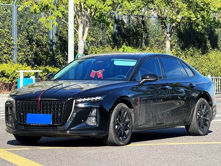 Hongqi H5 2025 Model 2.0T Edition
