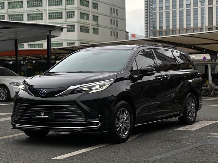 2022 2021 Toyota Sienna 2.5L Hybrid Deluxe Edition