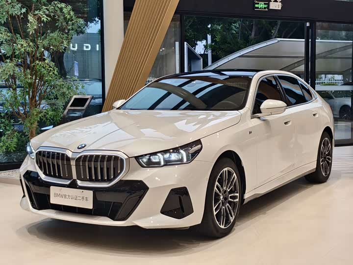 2025 BMW 5 Series 2025 525Li M Sports Package