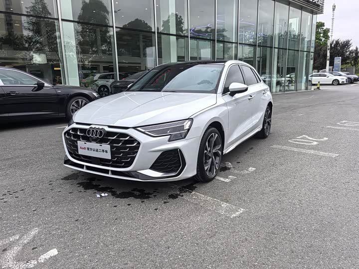 2025 Audi A3 2025 Sportback 35TFSI Flying Spur Exclusive Model