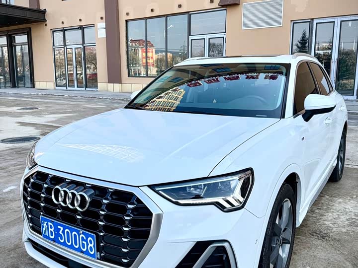 2022 Audi Q3 2022 35 TFSI Fashionable and Dynamic