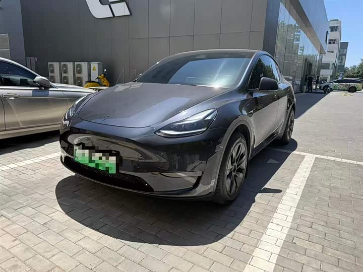 Model Y 2024 long-range all-wheel drive version